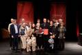 Eva Mendelsson mit der gesamten Familie und OB Marco Steffens.